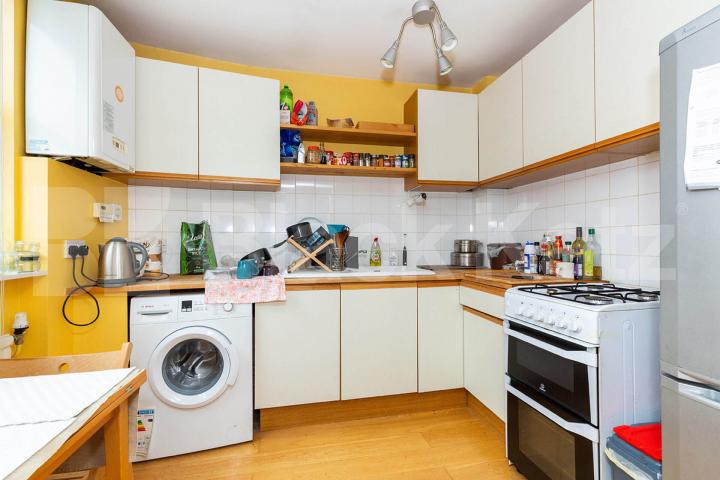 Close to an abundance of amenities on Holloway Road and Archway Station Tollington Way, Holloway